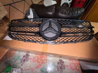 Parrilla Mercedes GLC Negra