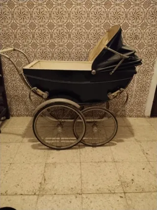 Cochecito de bebé clásico de 60 años de antigüedad