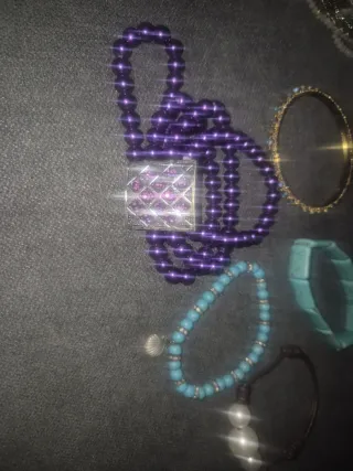 Lote pulseras moradas, turquesa y dorada