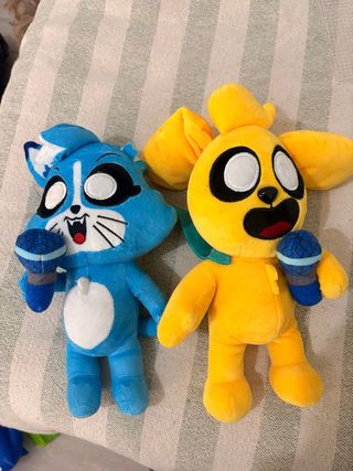 Muñecos Mike y Akila