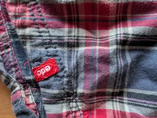 Camisa de cuadros azul y roja