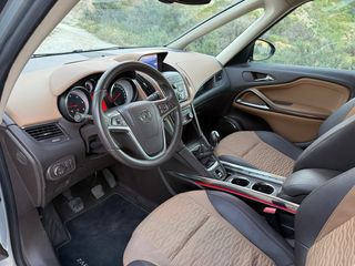 Opel Zafira Life 2013