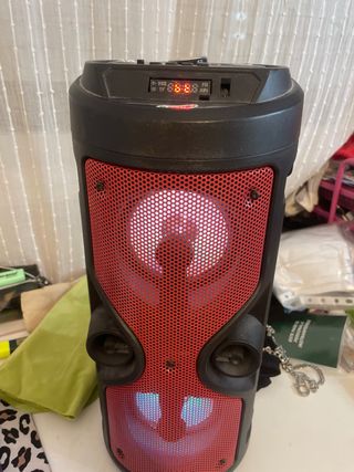 Altavoz Bluetooth Negro y Rojo