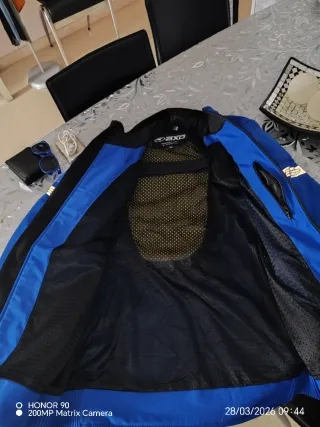 Dos Chaquetas de moto  ligeras