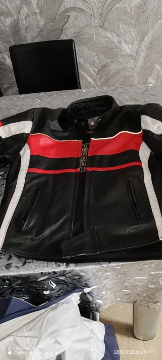 Dos Chaquetas de moto  ligeras