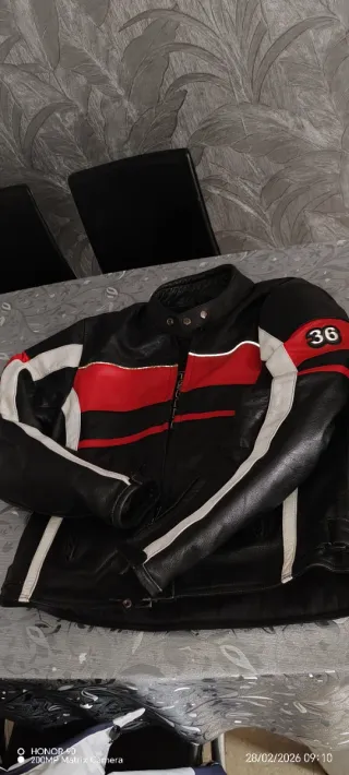Dos Chaquetas de moto  ligeras