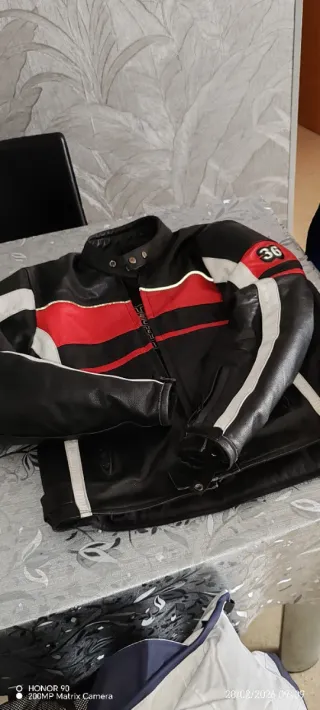 Dos Chaquetas de moto  ligeras