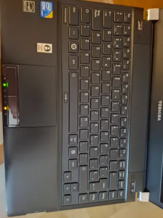 Toshiba Portege R700 - 500GB SSD, 8GB RAM
