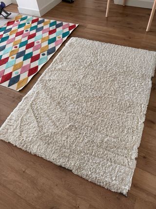 Alfombra beige mullida