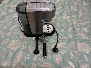 Cafetera DeLonghi EC685.M Plata
