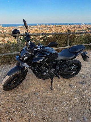 Yamaha MT-07 A2 2022 con extras