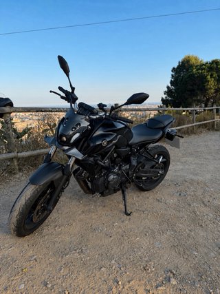 Yamaha MT-07 A2 2022 con extras