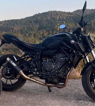 Yamaha MT-07 A2 2022 con extras