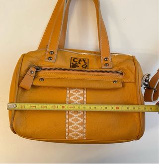 Bolso de piel color mostaza