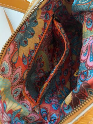 Bolso de piel color mostaza