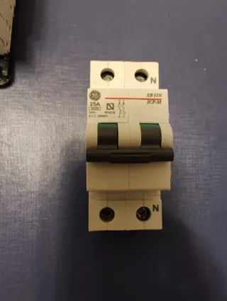 Interruptor automático Magnetotérmico GE 25A