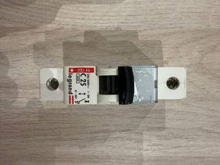 Magnetotérmico Legrand C25 230/400V