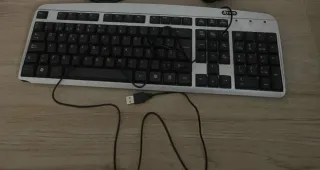 Teclado Hivst con cable USB Negro/Plateado