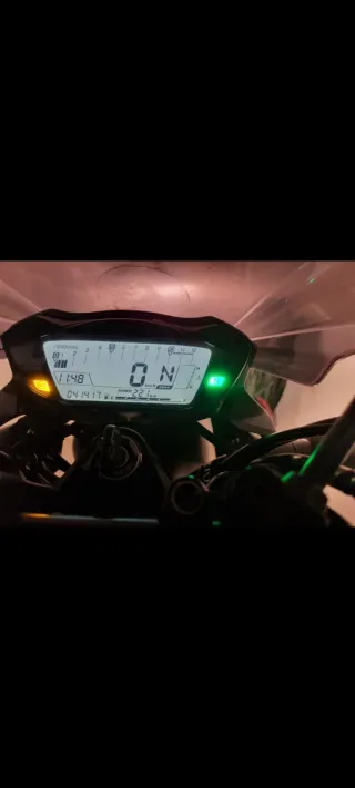 Suzuki SV650 Naked Negra y Azul