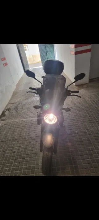 Suzuki SV650 Naked Negra y Azul