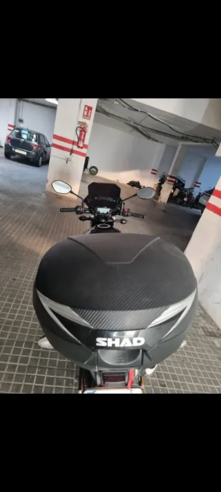 Suzuki SV650 Naked Negra y Azul