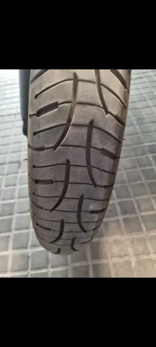 Suzuki SV650 Naked Negra y Azul