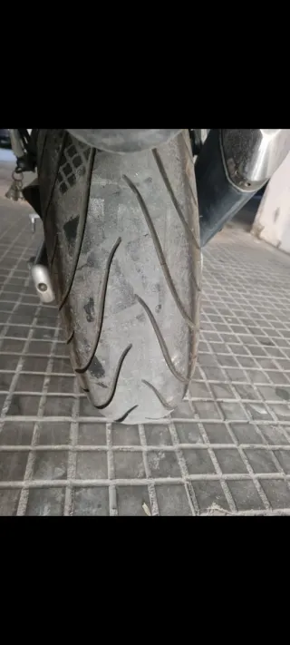 Suzuki SV650 Naked Negra y Azul
