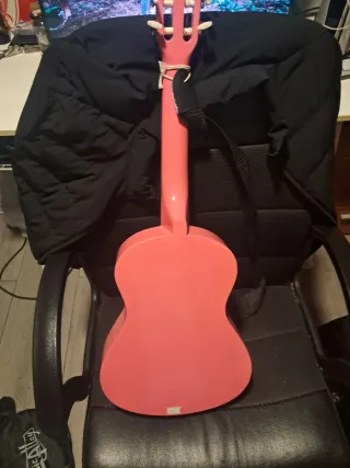 Guitarra rosa infantil
