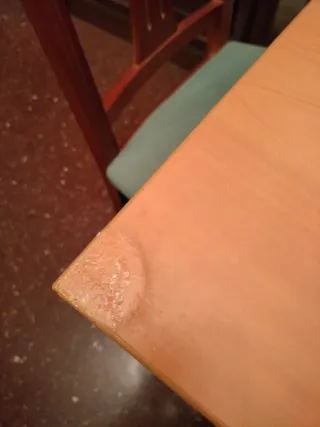 Mesa de comedor y 6 sillas de madera