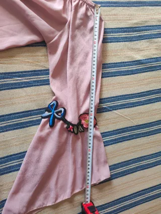 Blusa con bordado floral