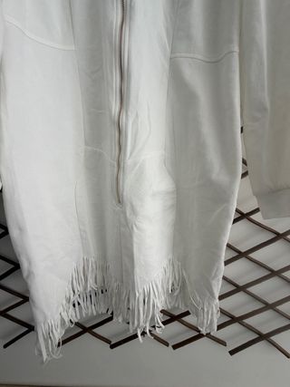 Vestido branco com franjas