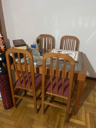 Mesa Comedor Cristal y 4 Sillas Madera. GRANDE.
