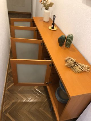 Mueble aparador madera y cristal