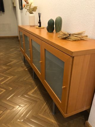 Mueble aparador madera y cristal
