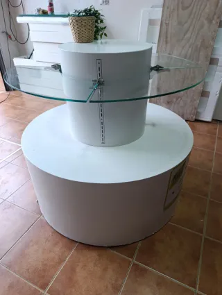 Estantería redonda de cristal y madera