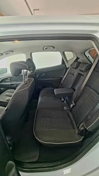 Kia Venga monovolumen compacto 5 ptas