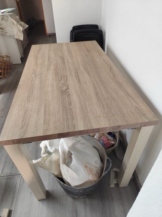 Mesa de comedor de madera