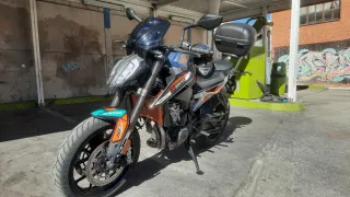 KTM Duke 790 Naked Negra y Naranja
