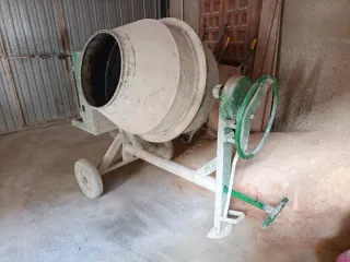 Hormigonera Inhertsa H-200 (sin motor)