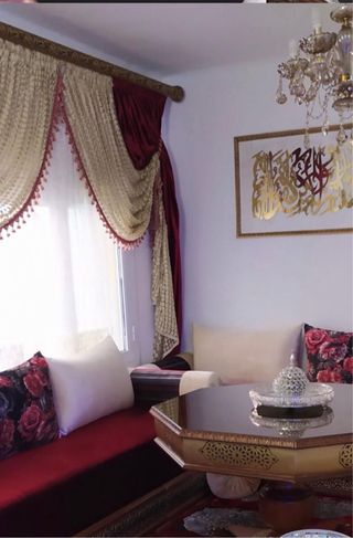 Cortinas Árabes Doradas y Rojas.y también el tubo