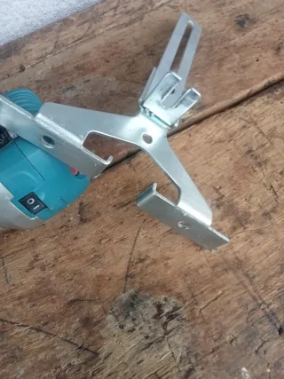 Makita RT0700C Fresadora de cantos