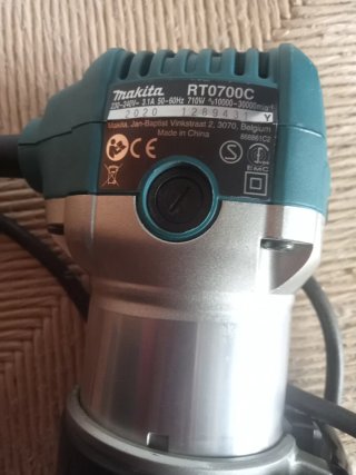 Makita RT0700C Fresadora de cantos