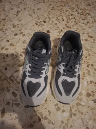 Tenis Nike Blancos.      Tenis  New balance gris