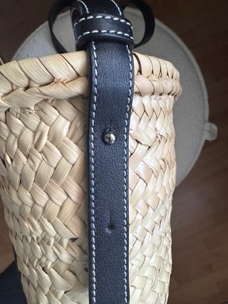 Bolso bombonera en hoja de palma y piel de Loewe