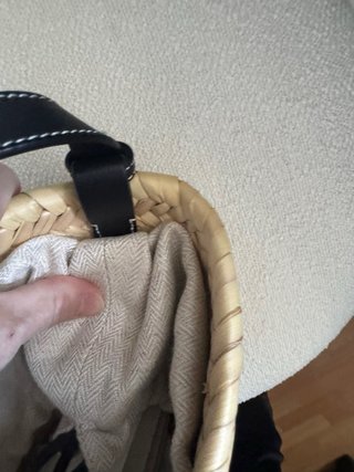 Bolso bombonera en hoja de palma y piel de Loewe