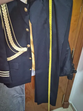 Traje de comunión azul y dorado