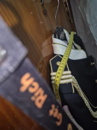Traje de comunión azul y dorado
