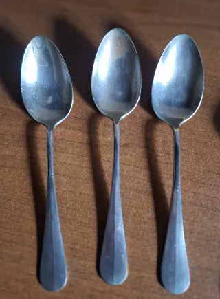 Antiguos cubiertos de alpaca