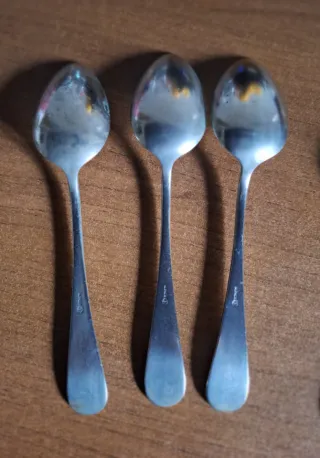 Antiguos cubiertos de alpaca