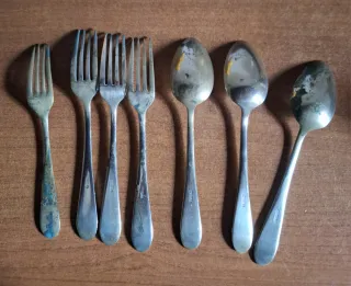 Antiguos cubiertos de alpaca